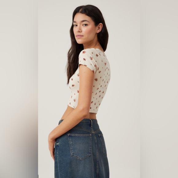 NEW Cotton On Sammie Scoop Neck Short Sleeve Crop Top Women’s size Medium NWT - Picture 5 of 12